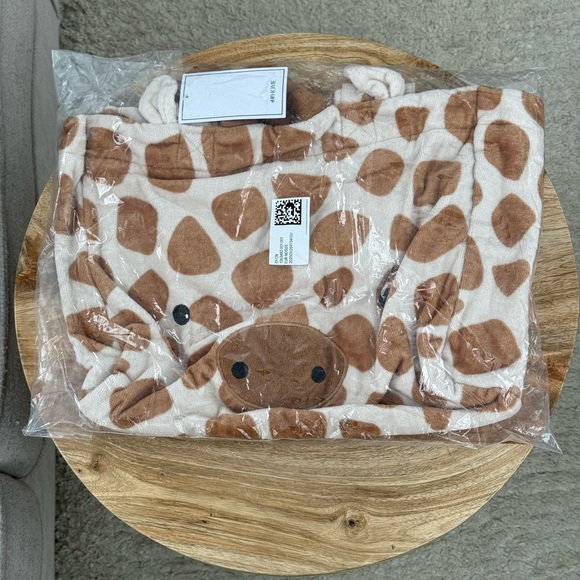 H&M Other - H&M Giraffe Terrycloth Beach Bag